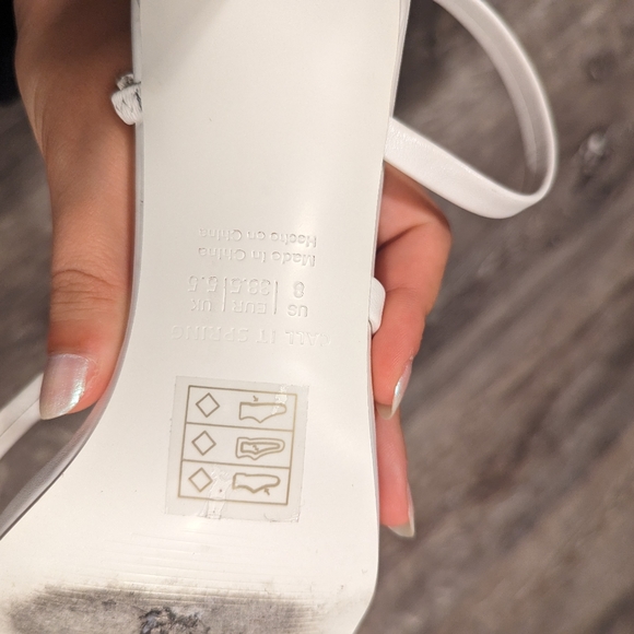 White strappy sandals - Picture 4 of 5